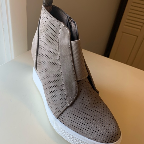 NWT Wedge Sneaker Bootie - Picture 4 of 5